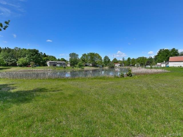 Nearby - Rue Pierre, Saint-Lin/Laurentides, QC