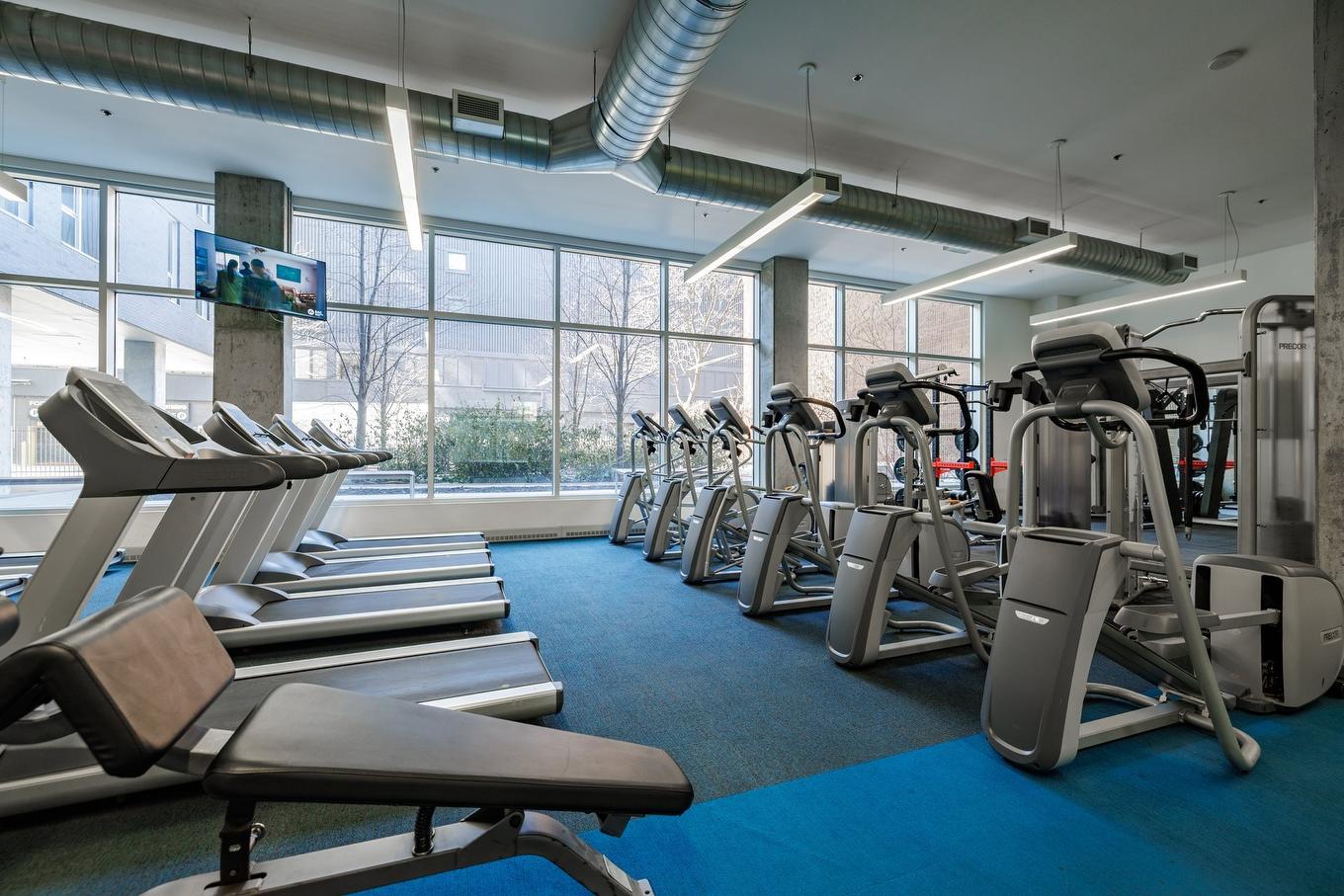 Exercise room - 2045-1414 Rue Chomedey, Montréal (Ville-Marie), QC - Indoor Photo Showing Gym Room