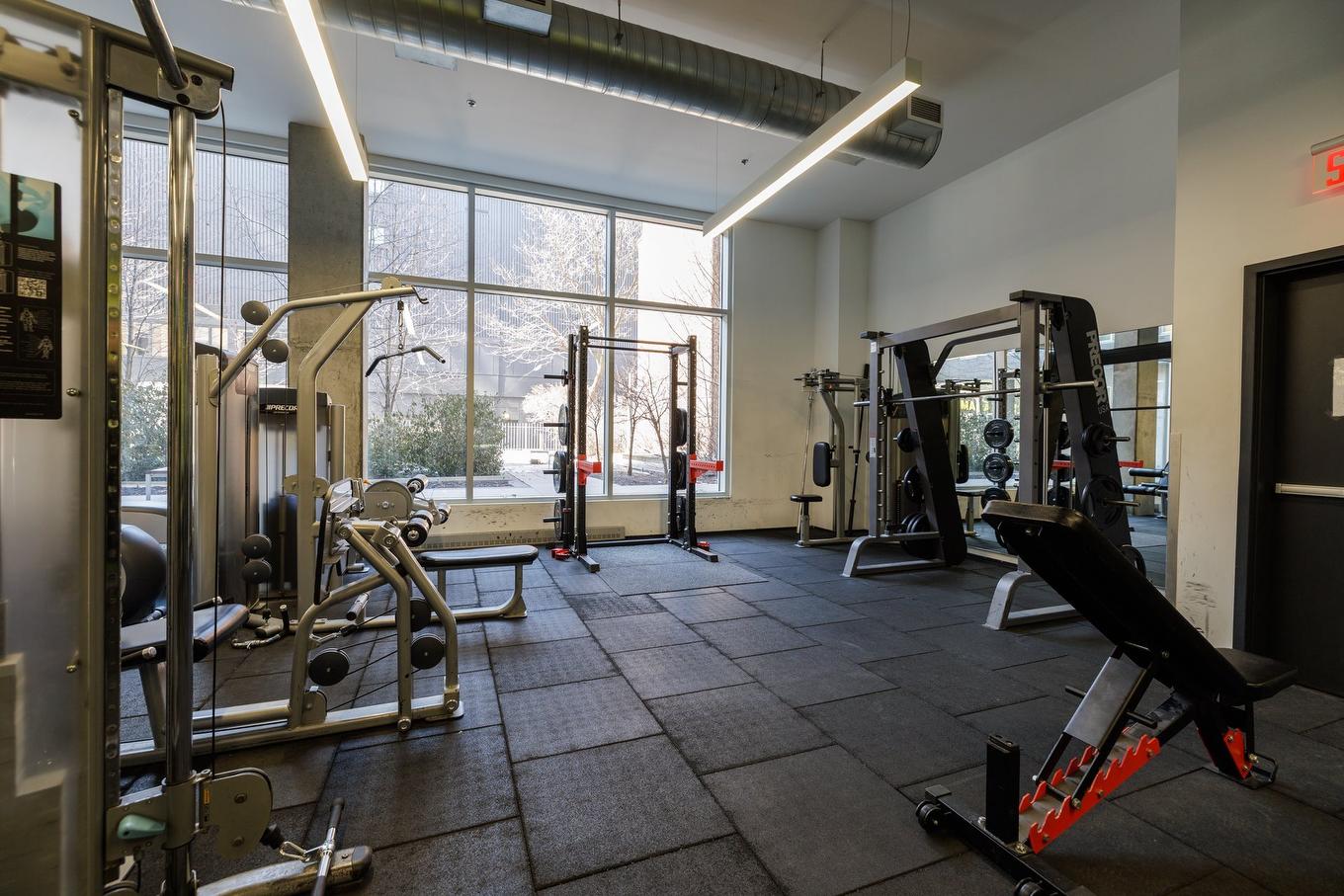 Exercise room - 2045-1414 Rue Chomedey, Montréal (Ville-Marie), QC - Indoor Photo Showing Gym Room