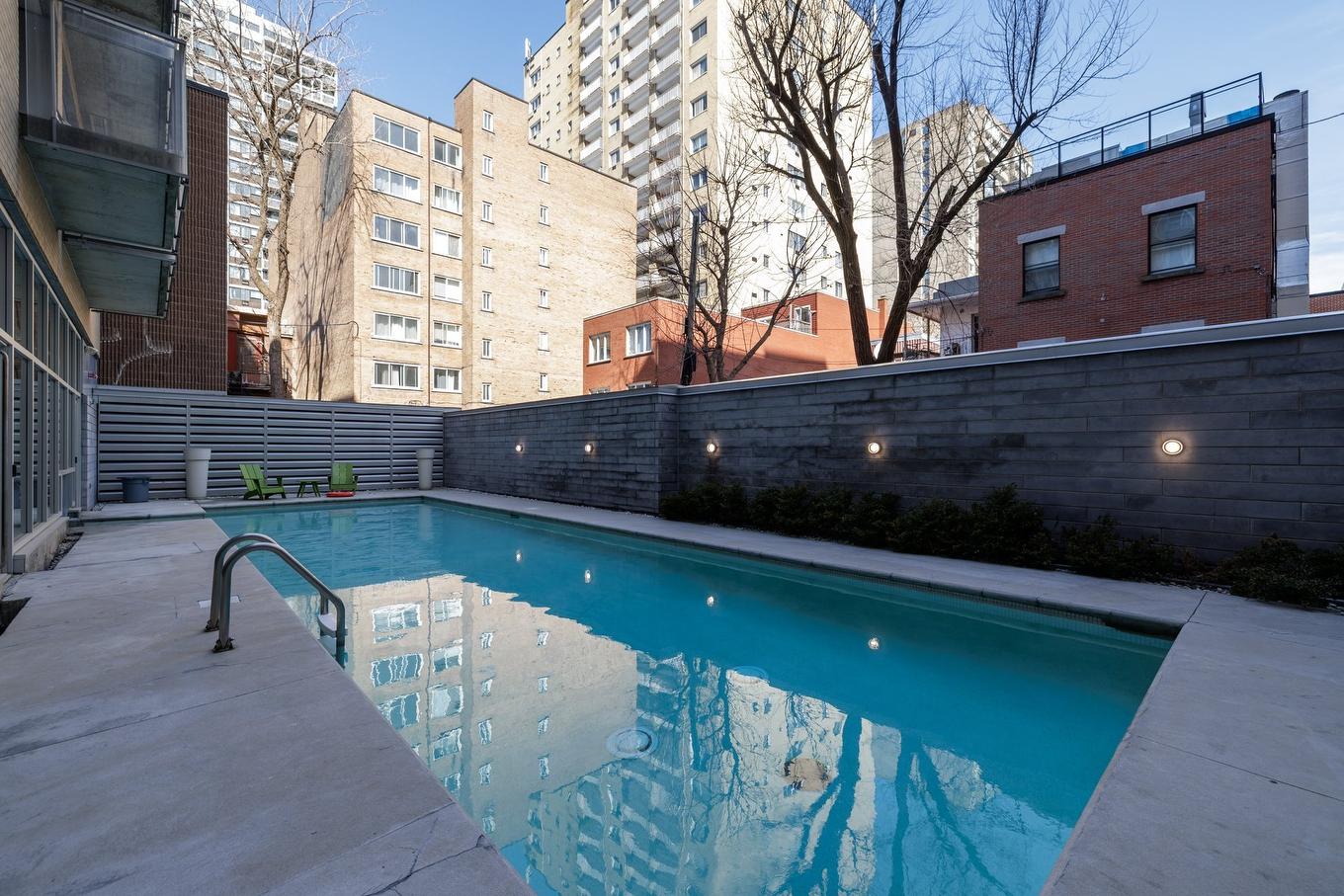 Hot tub - 2045-1414 Rue Chomedey, Montréal (Ville-Marie), QC - Outdoor With In Ground Pool