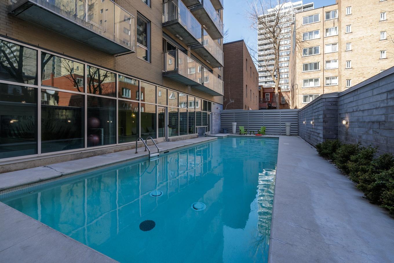 Hot tub - 2045-1414 Rue Chomedey, Montréal (Ville-Marie), QC - Outdoor With In Ground Pool