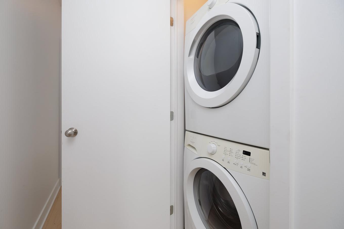 Laundry room - 2045-1414 Rue Chomedey, Montréal (Ville-Marie), QC - Indoor Photo Showing Laundry Room