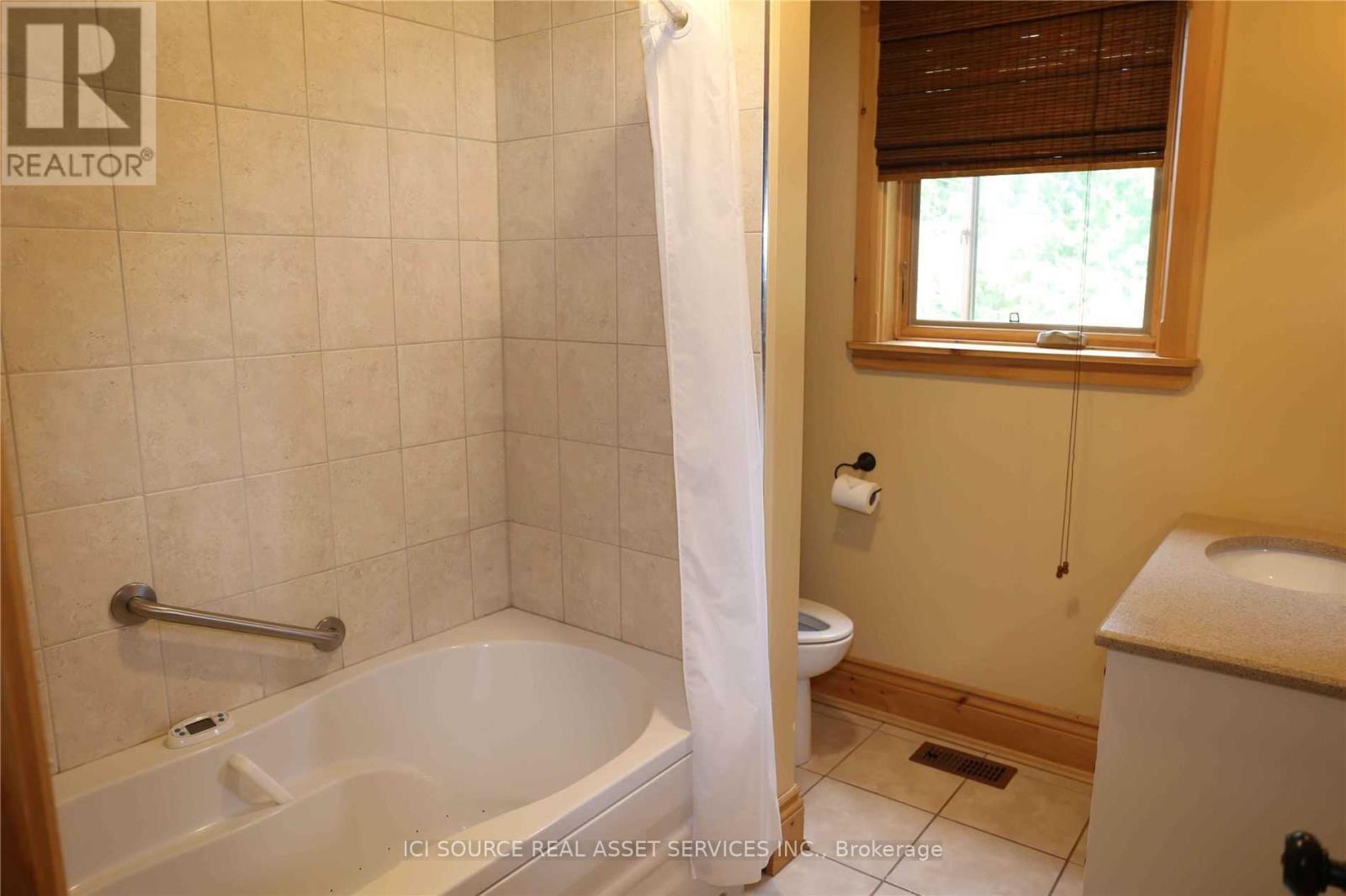 A - 1016 Twin Pine Lane, Frontenac, ON - Indoor Photo Showing Bathroom