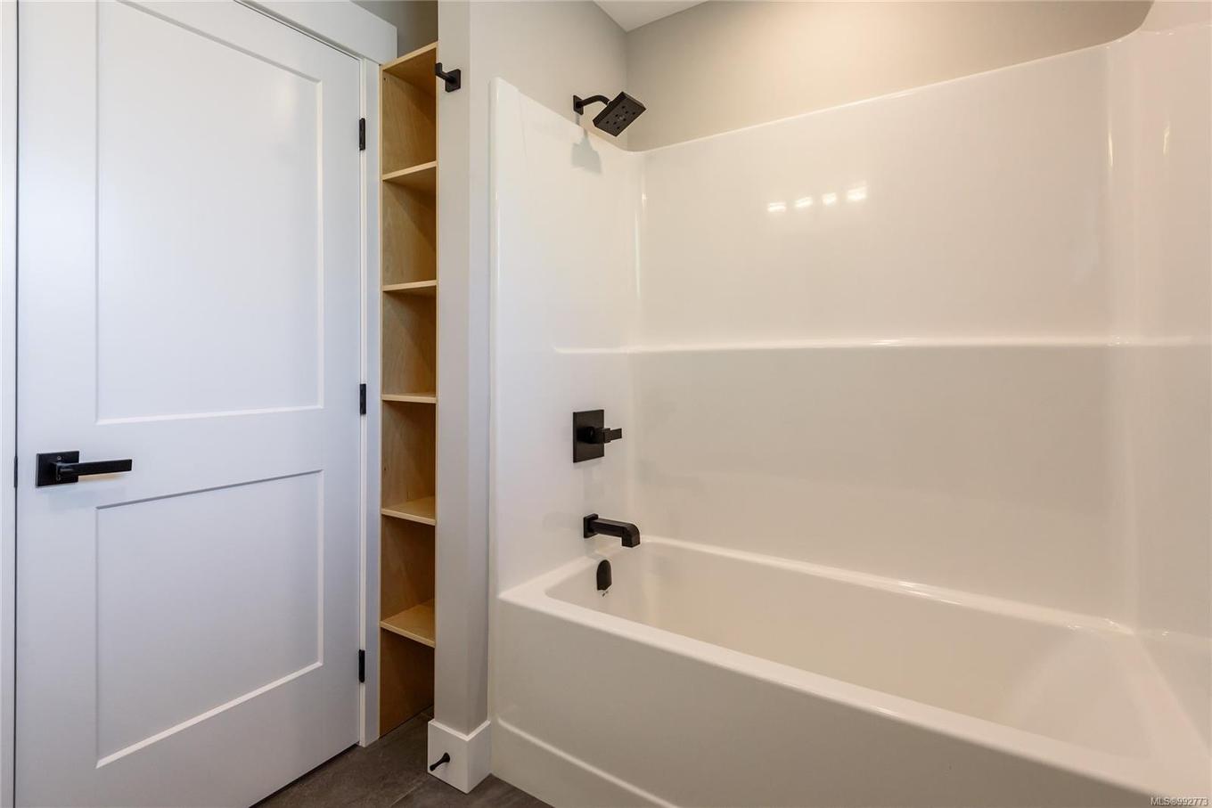 649 5Th St, Courtenay, BC