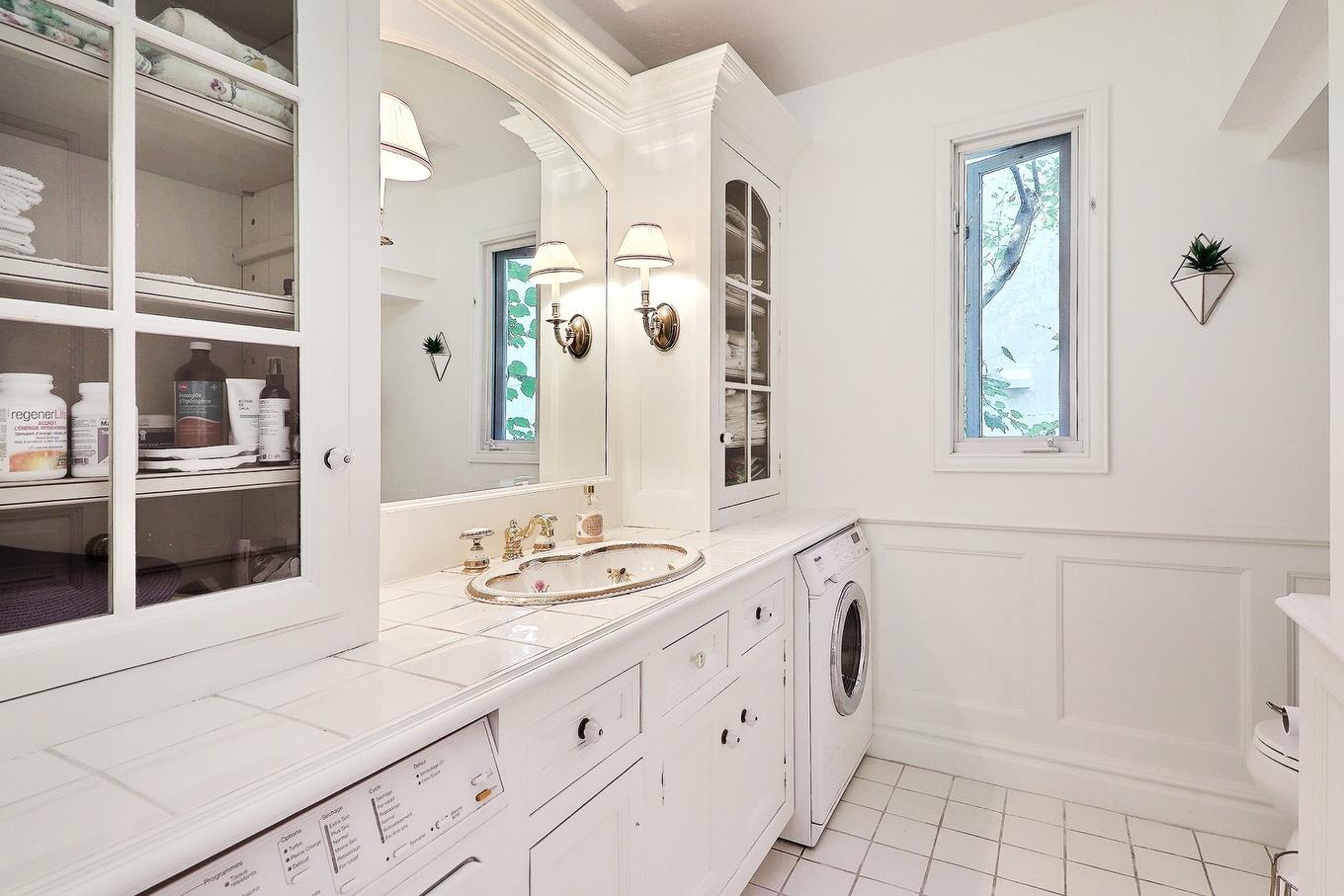 Bathroom - 1235 Rue Des Éperviers, Longueuil (Le Vieux-Longueuil), QC - Indoor