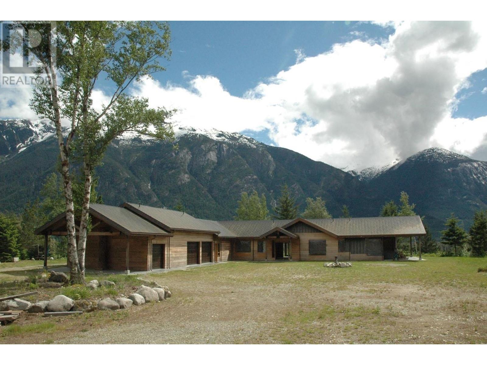 2712 Egan Road, Bella Coola, BC - Outdoor
