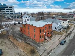 281 St George Bathurst, NB E2A 1B8