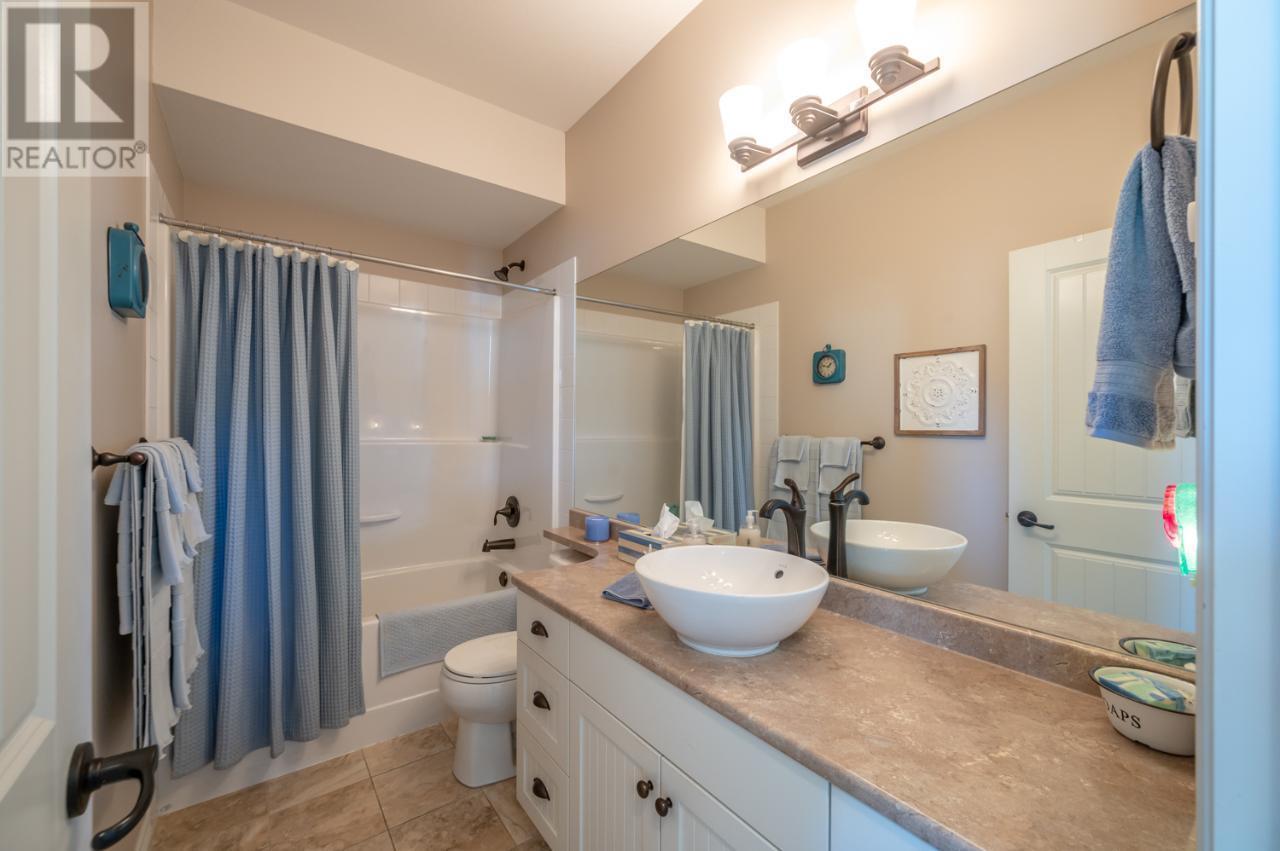 2450 Radio Tower Road Unit# 126, Oliver, BC - Indoor Photo Showing Bathroom