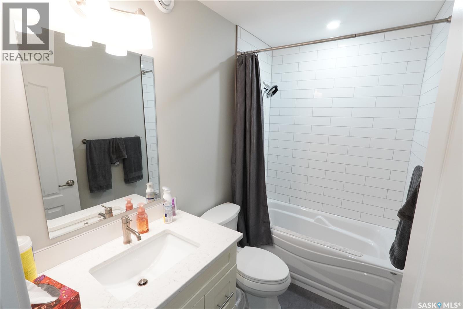 44 Crescent Drive, Avonlea, SK - Indoor Photo Showing Bathroom