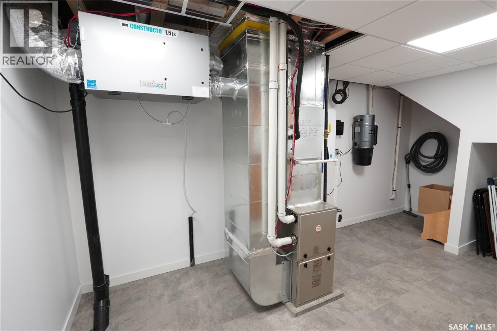 44 Crescent Drive, Avonlea, SK - Indoor Photo Showing Basement