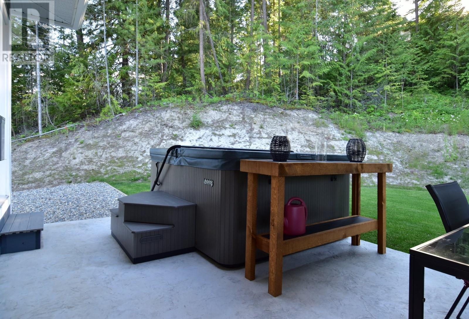 2763 Valleyview Drive, Blind Bay, BC - Outdoor