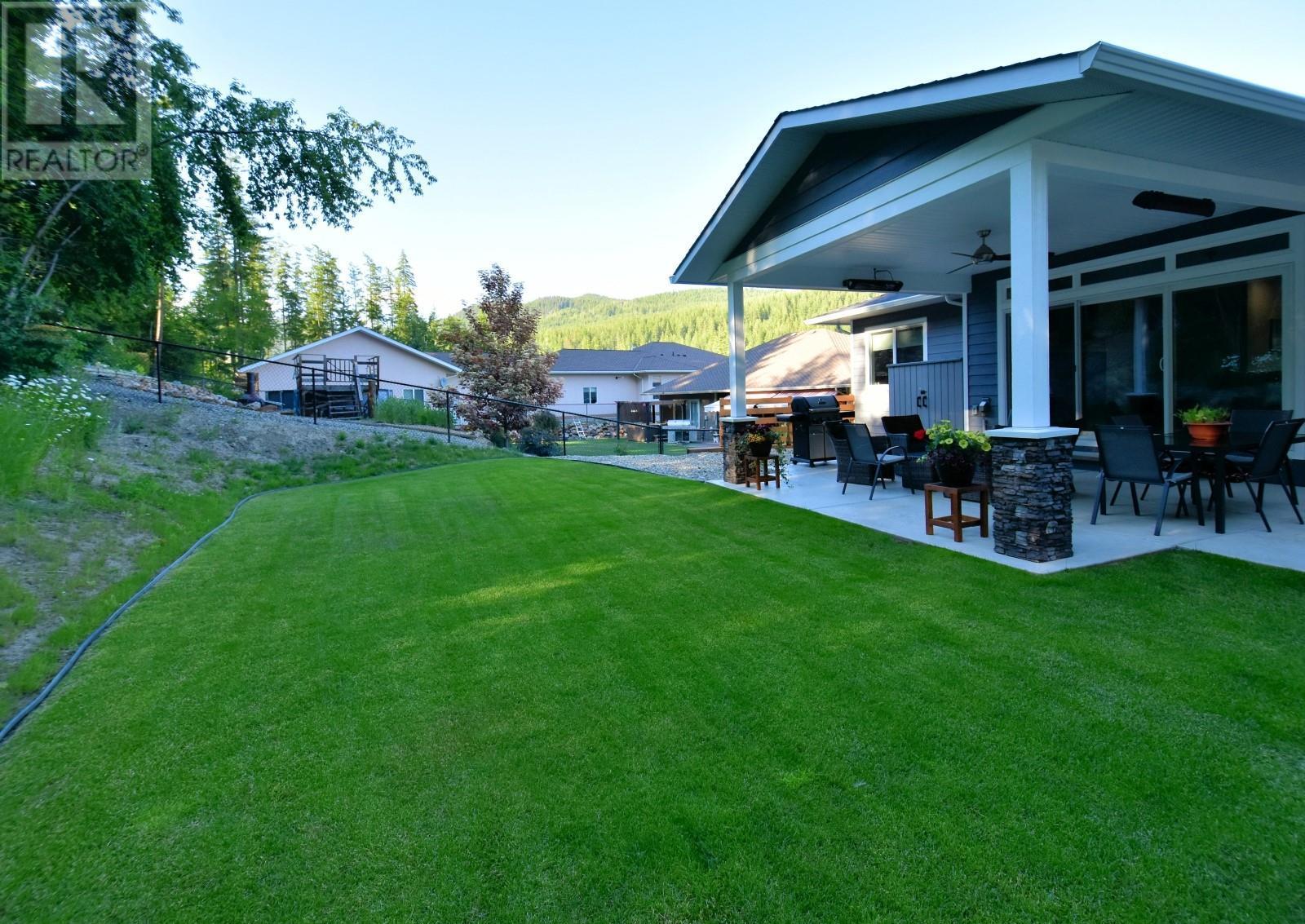 2763 Valleyview Drive, Blind Bay, BC - Outdoor