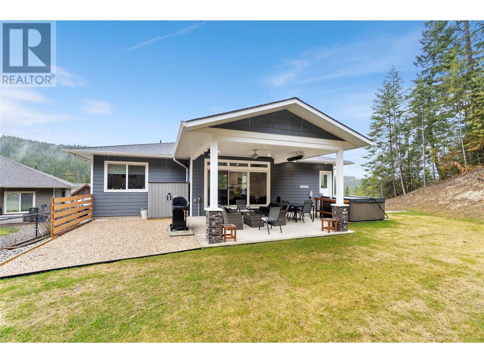 2763 Valleyview Drive, Blind Bay, BC - Outdoor