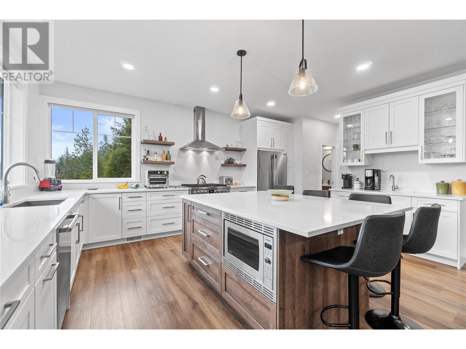 2763 Valleyview Drive, Blind Bay, BC - Indoor Photo Showing Kitchen With Upgraded Kitchen