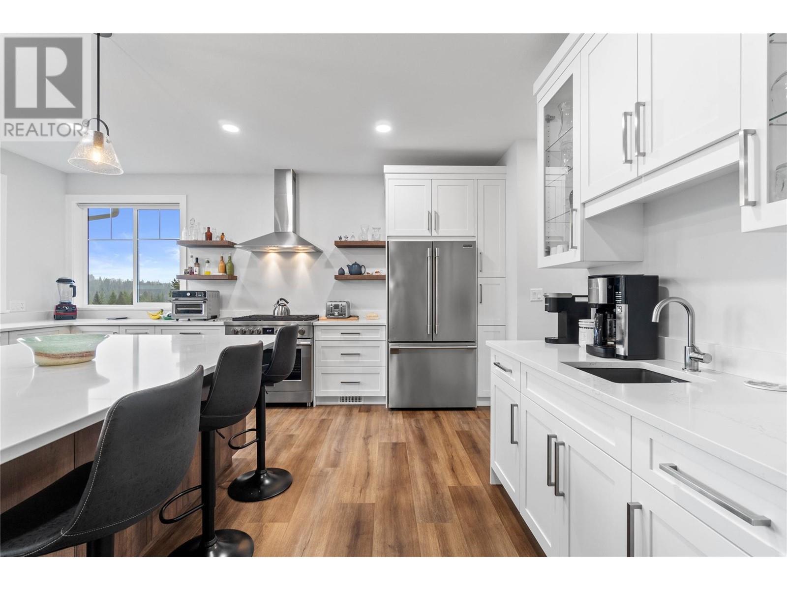 2763 Valleyview Drive, Blind Bay, BC - Indoor Photo Showing Kitchen With Upgraded Kitchen