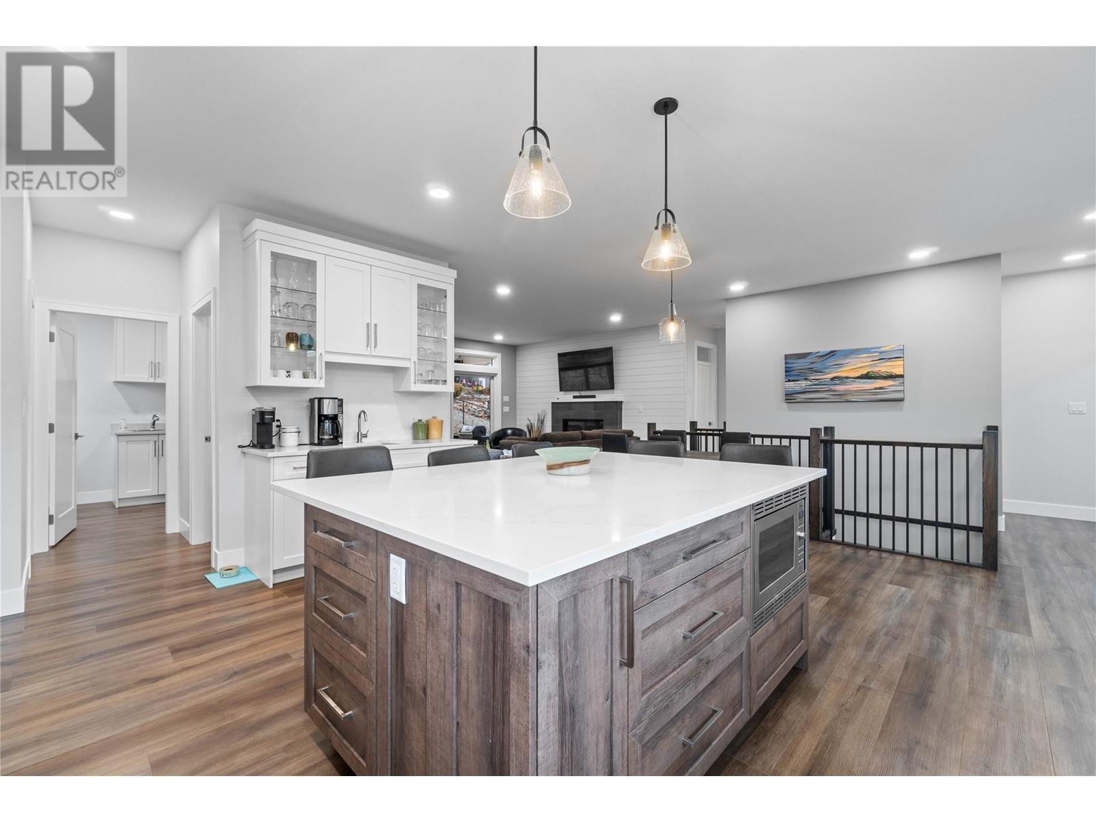 2763 Valleyview Drive, Blind Bay, BC - Indoor Photo Showing Kitchen With Upgraded Kitchen