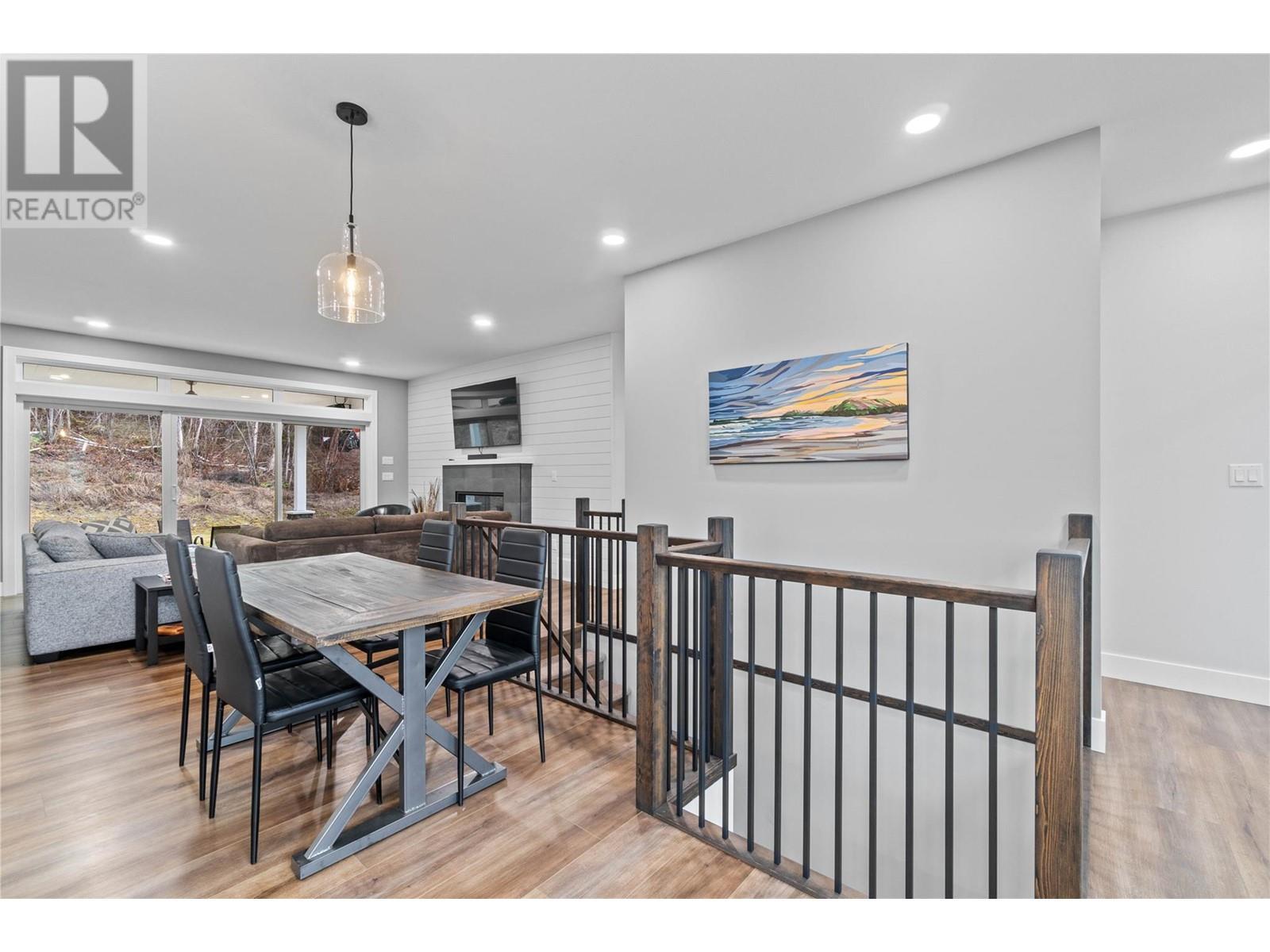 2763 Valleyview Drive, Blind Bay, BC - Indoor Photo Showing Dining Room