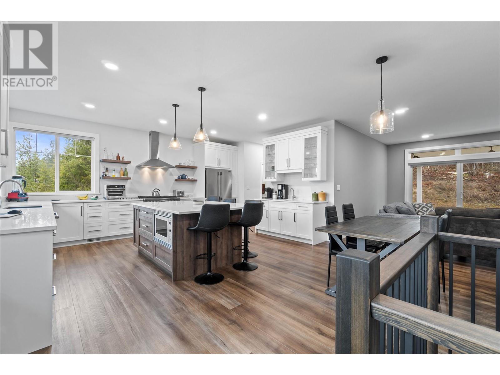 2763 Valleyview Drive, Blind Bay, BC - Indoor Photo Showing Kitchen With Upgraded Kitchen