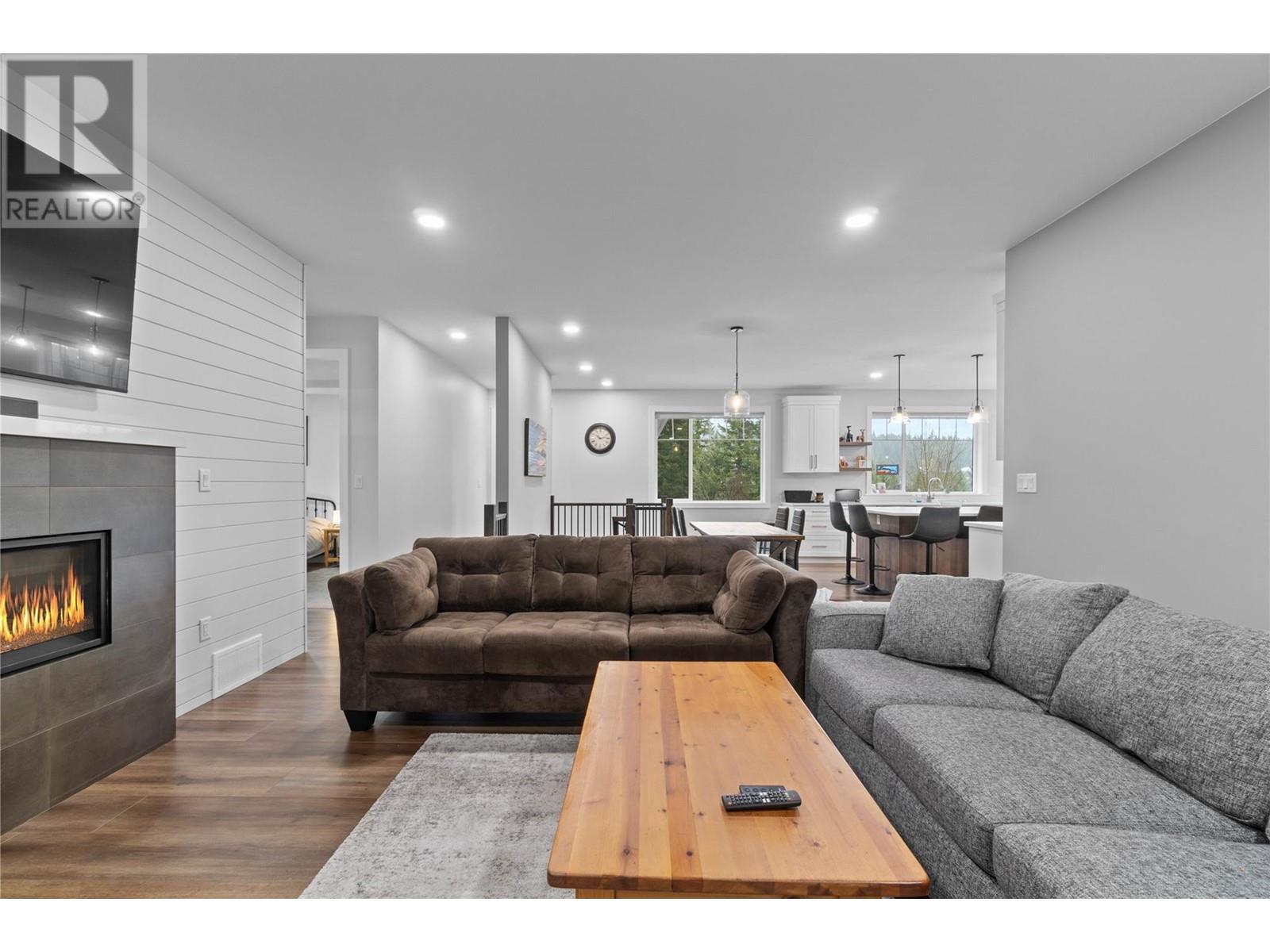 2763 Valleyview Drive, Blind Bay, BC - Indoor Photo Showing Living Room With Fireplace