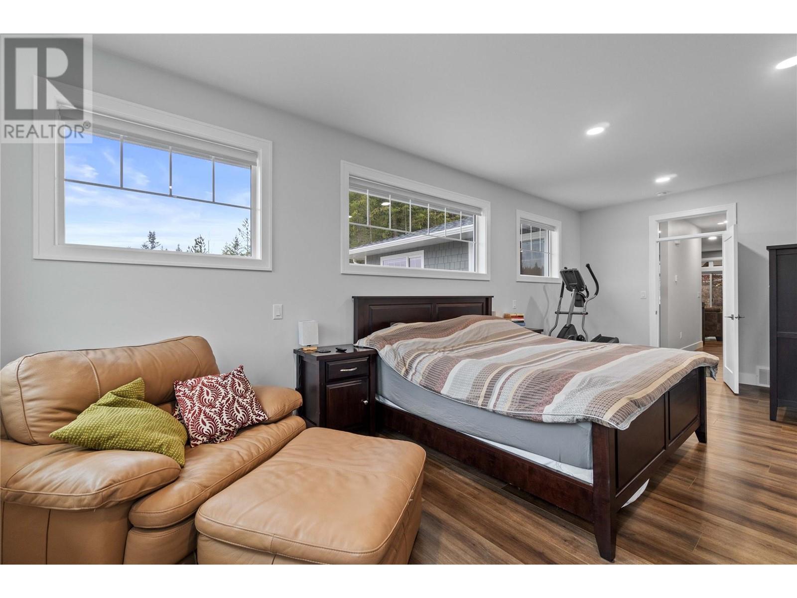 2763 Valleyview Drive, Blind Bay, BC - Indoor Photo Showing Bedroom