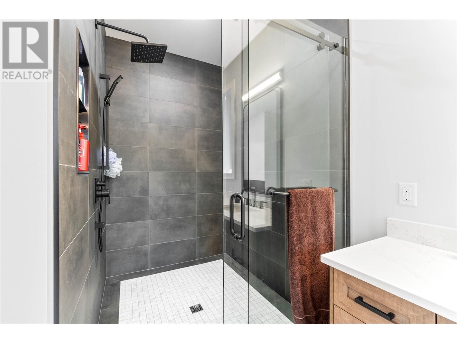 2763 Valleyview Drive, Blind Bay, BC - Indoor Photo Showing Bathroom