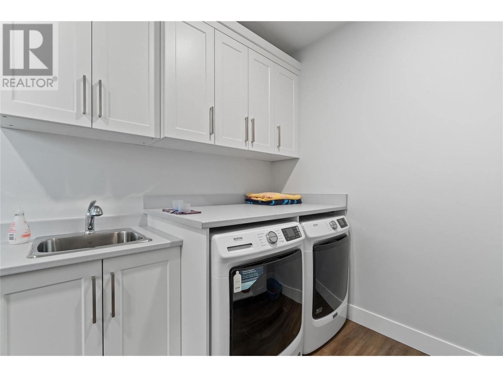 2763 Valleyview Drive, Blind Bay, BC - Indoor Photo Showing Laundry Room