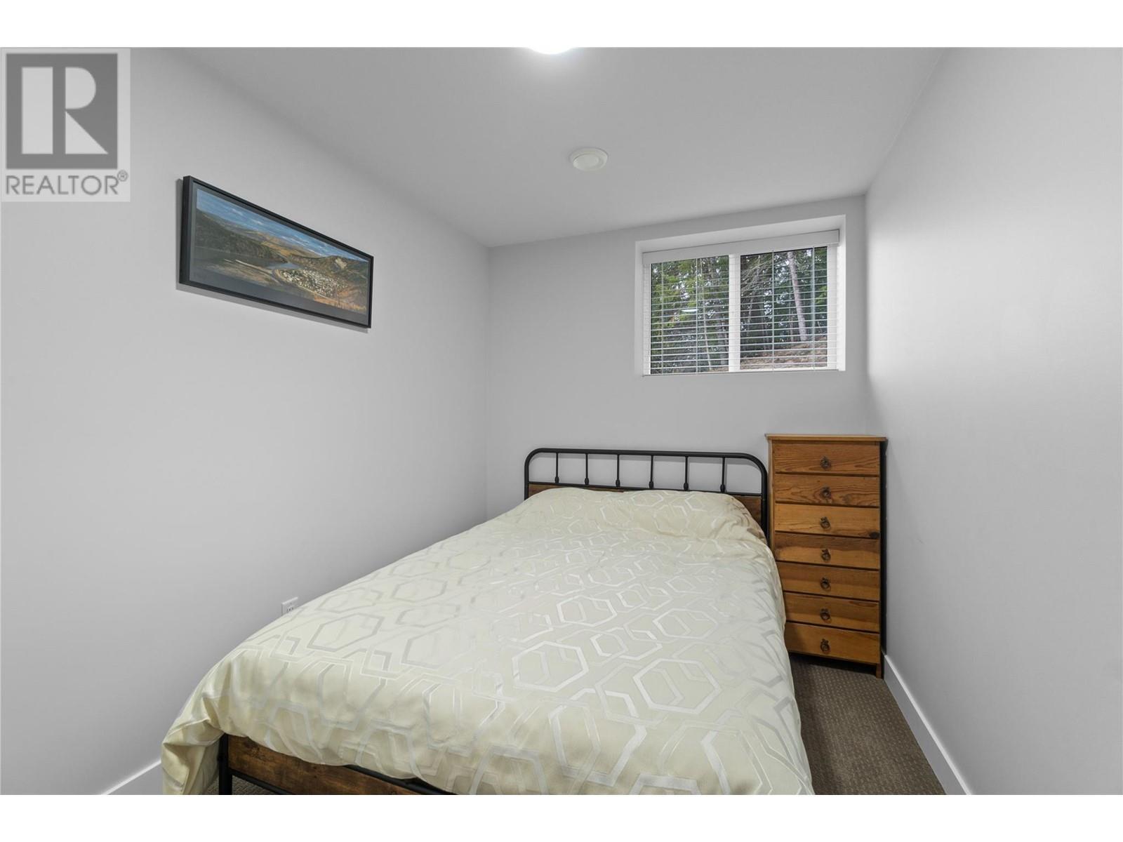 2763 Valleyview Drive, Blind Bay, BC - Indoor Photo Showing Bedroom