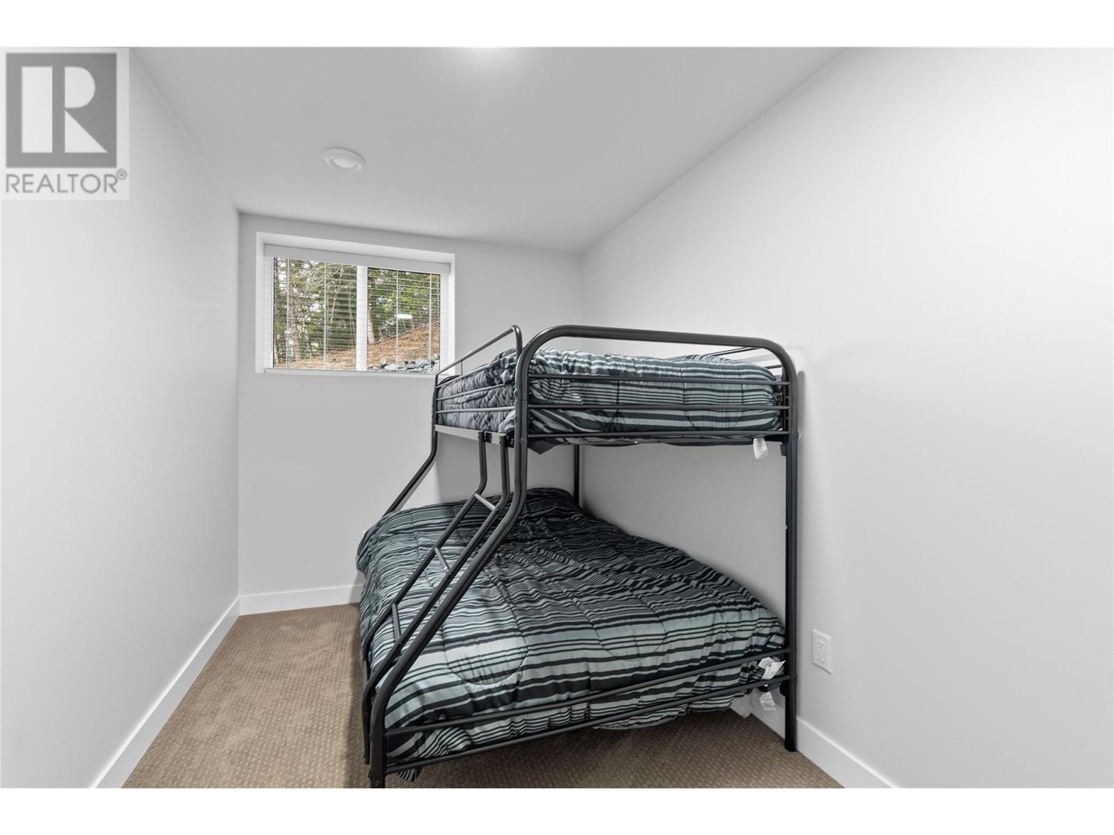 2763 Valleyview Drive, Blind Bay, BC - Indoor Photo Showing Bedroom