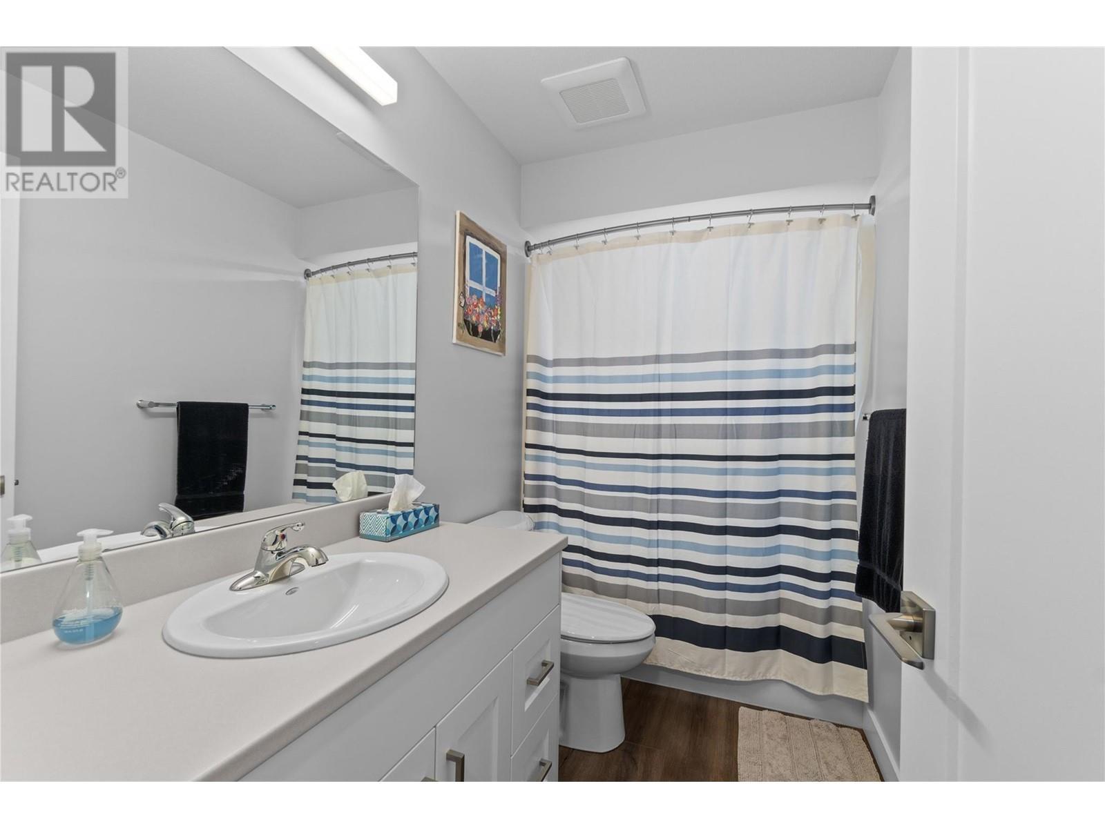 2763 Valleyview Drive, Blind Bay, BC - Indoor Photo Showing Bathroom