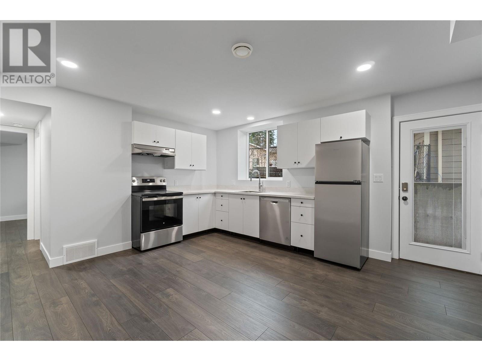 2763 Valleyview Drive, Blind Bay, BC - Indoor Photo Showing Kitchen