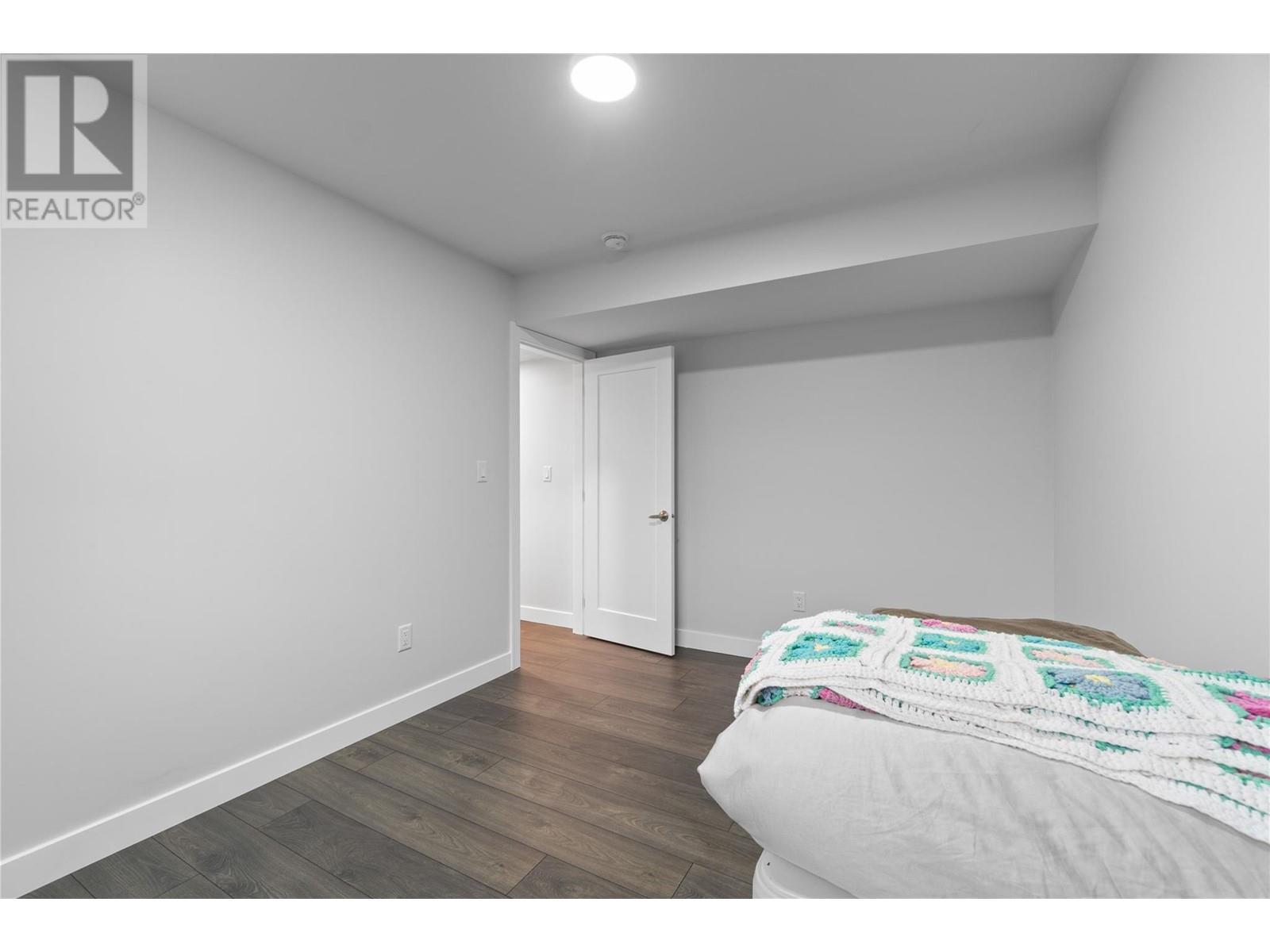 2763 Valleyview Drive, Blind Bay, BC - Indoor Photo Showing Bedroom