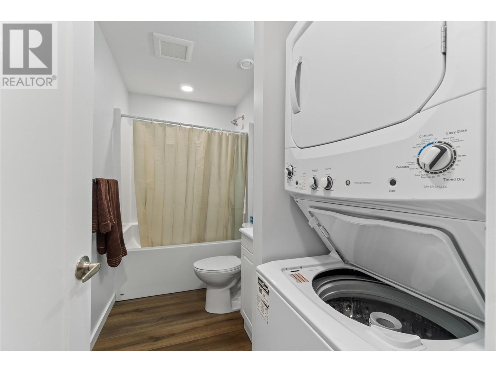 2763 Valleyview Drive, Blind Bay, BC - Indoor Photo Showing Laundry Room
