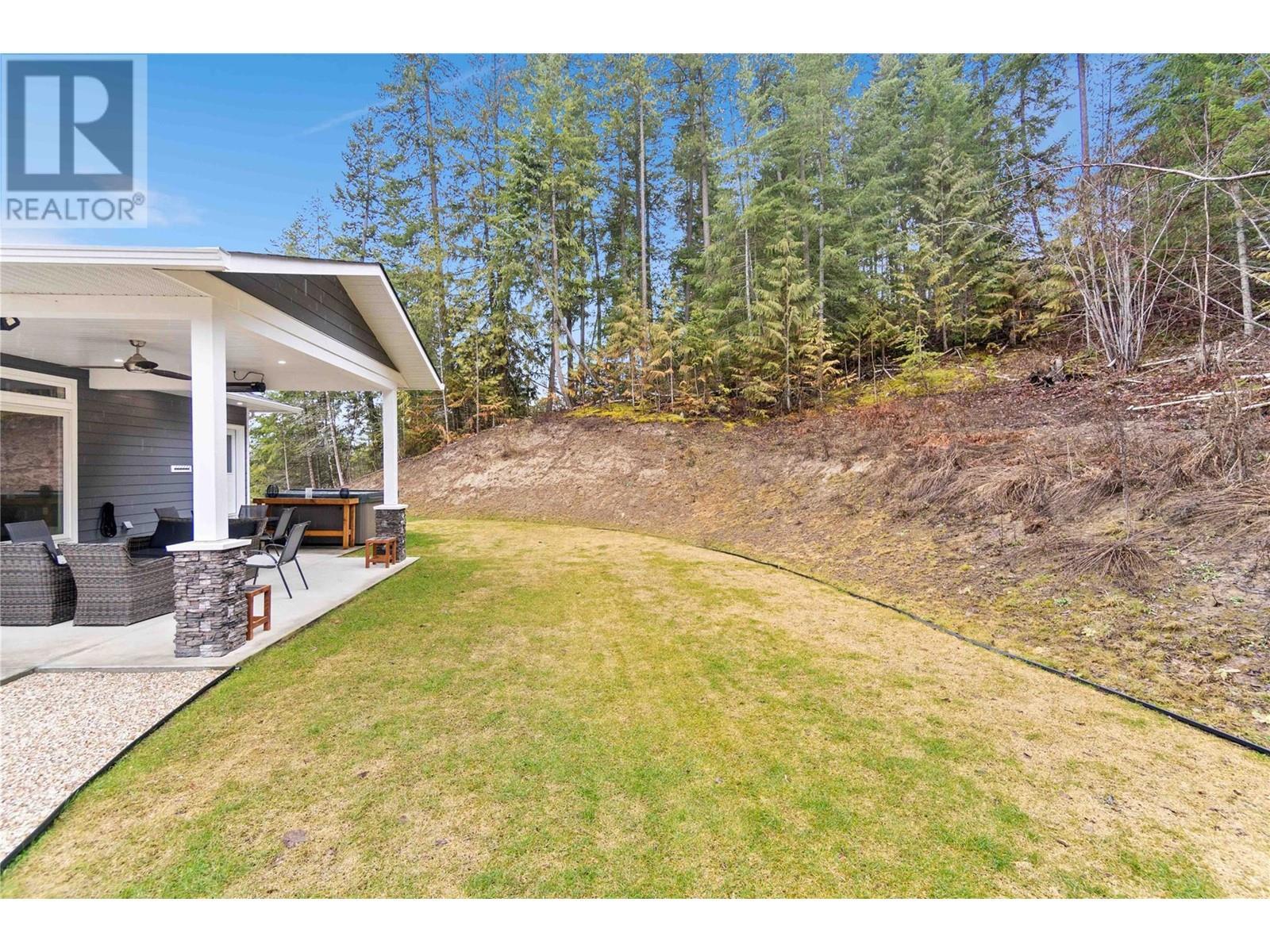 2763 Valleyview Drive, Blind Bay, BC - Outdoor