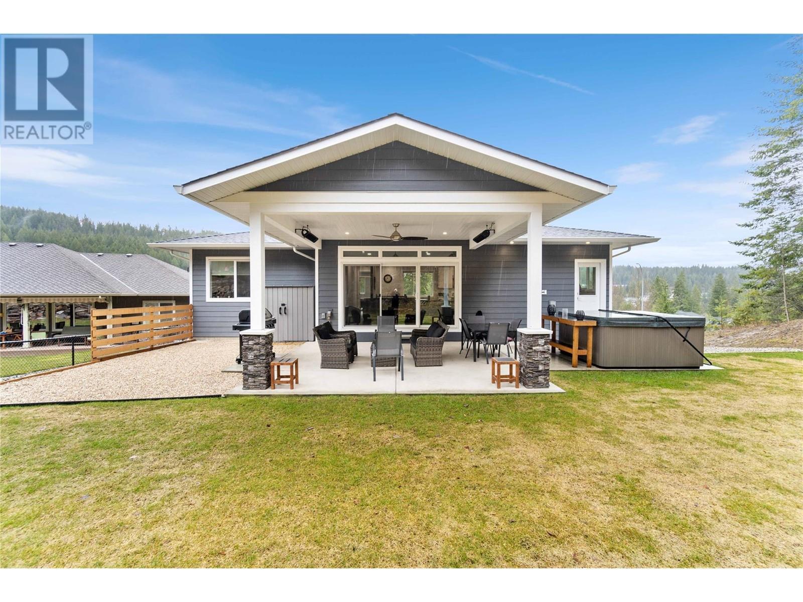 2763 Valleyview Drive, Blind Bay, BC - Outdoor