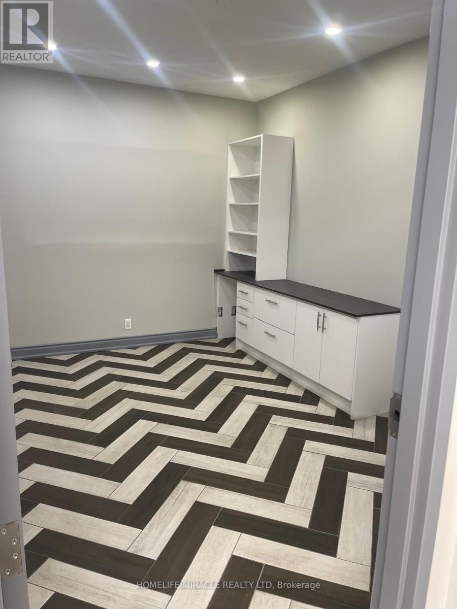 7195 Tranmere Drive, Mississauga, ON