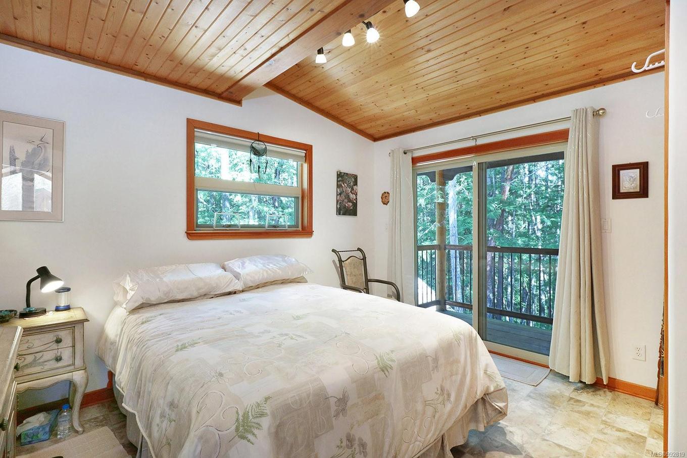 1100 Keith Rd, Qualicum Beach, BC