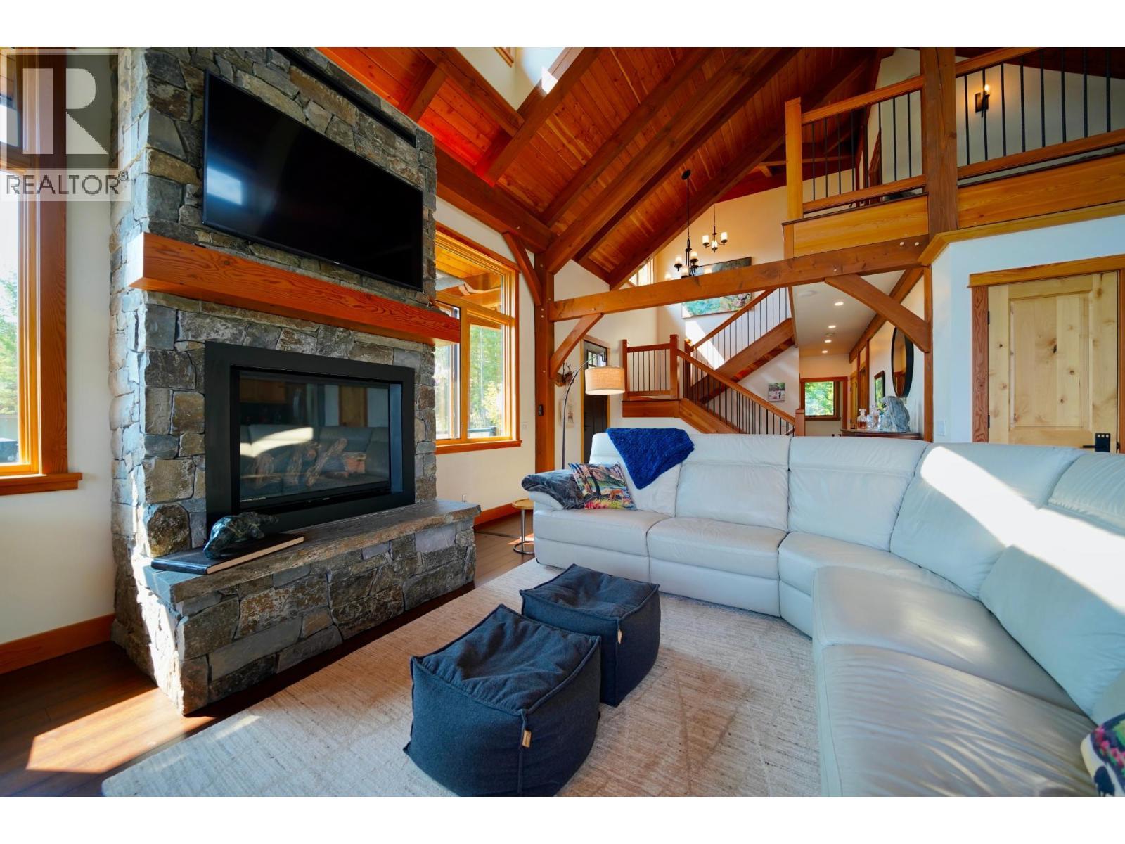 26 Birchgrove Bend, Kaslo, BC - Indoor Photo Showing Living Room With Fireplace