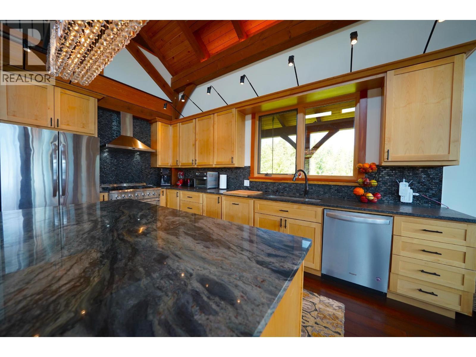 26 Birchgrove Bend, Kaslo, BC - Indoor Photo Showing Kitchen