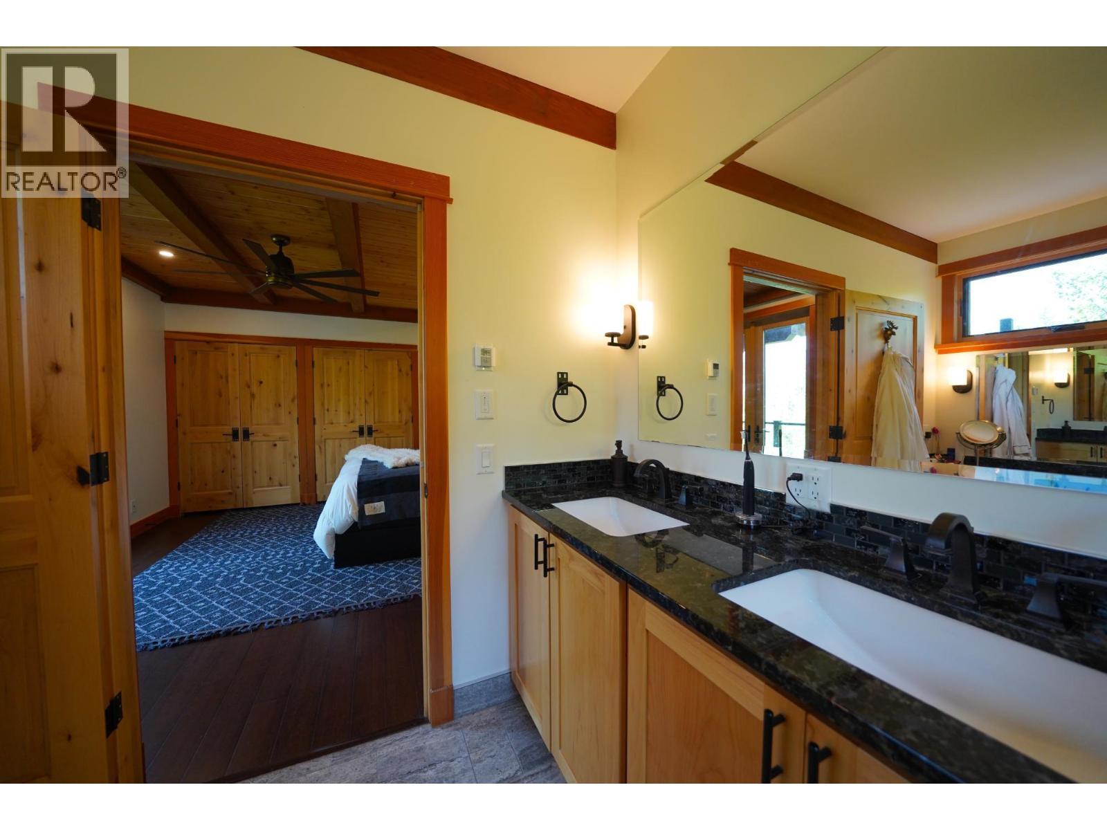 26 Birchgrove Bend, Kaslo, BC - Indoor Photo Showing Bathroom