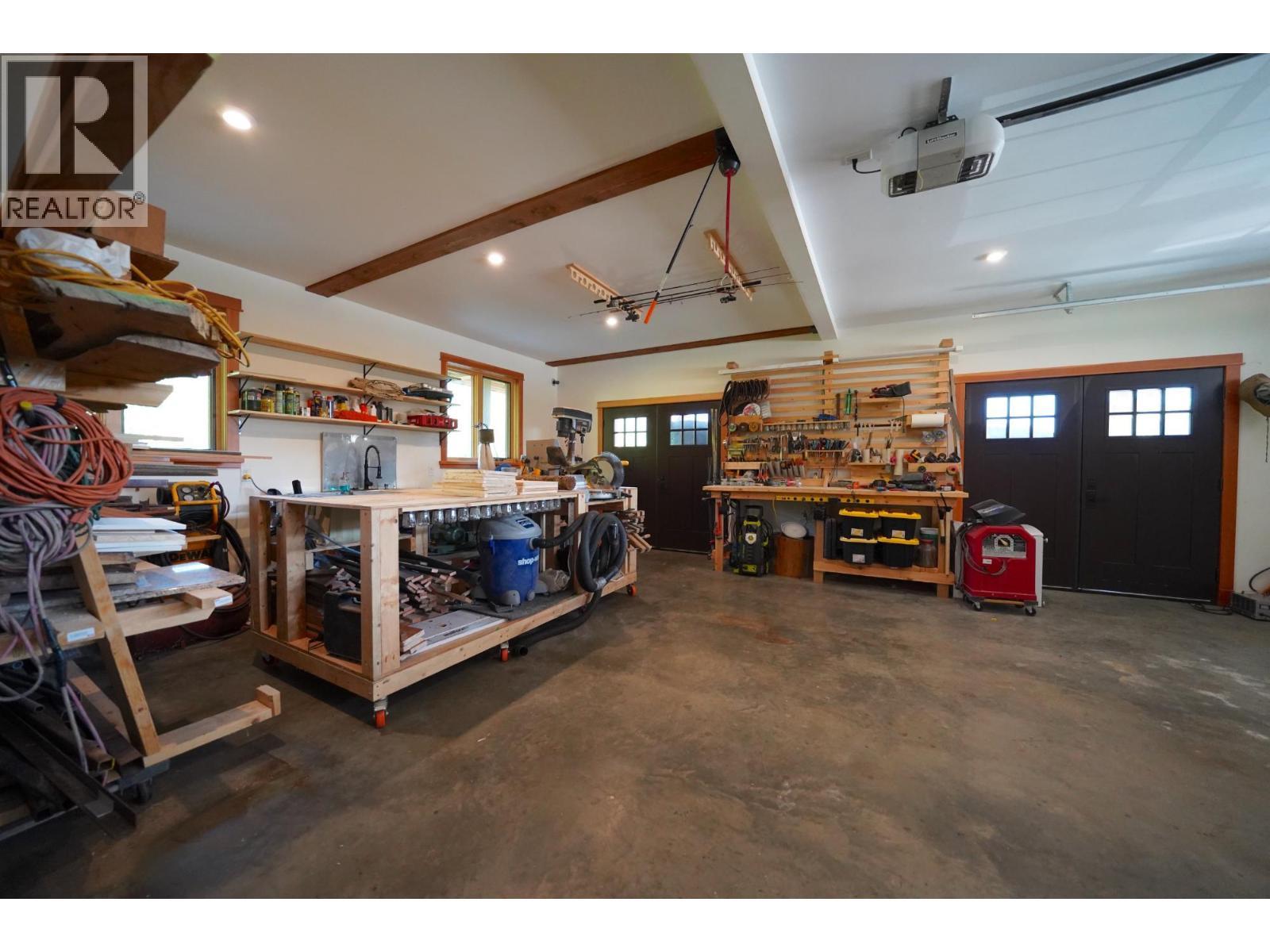 26 Birchgrove Bend, Kaslo, BC - Indoor Photo Showing Garage