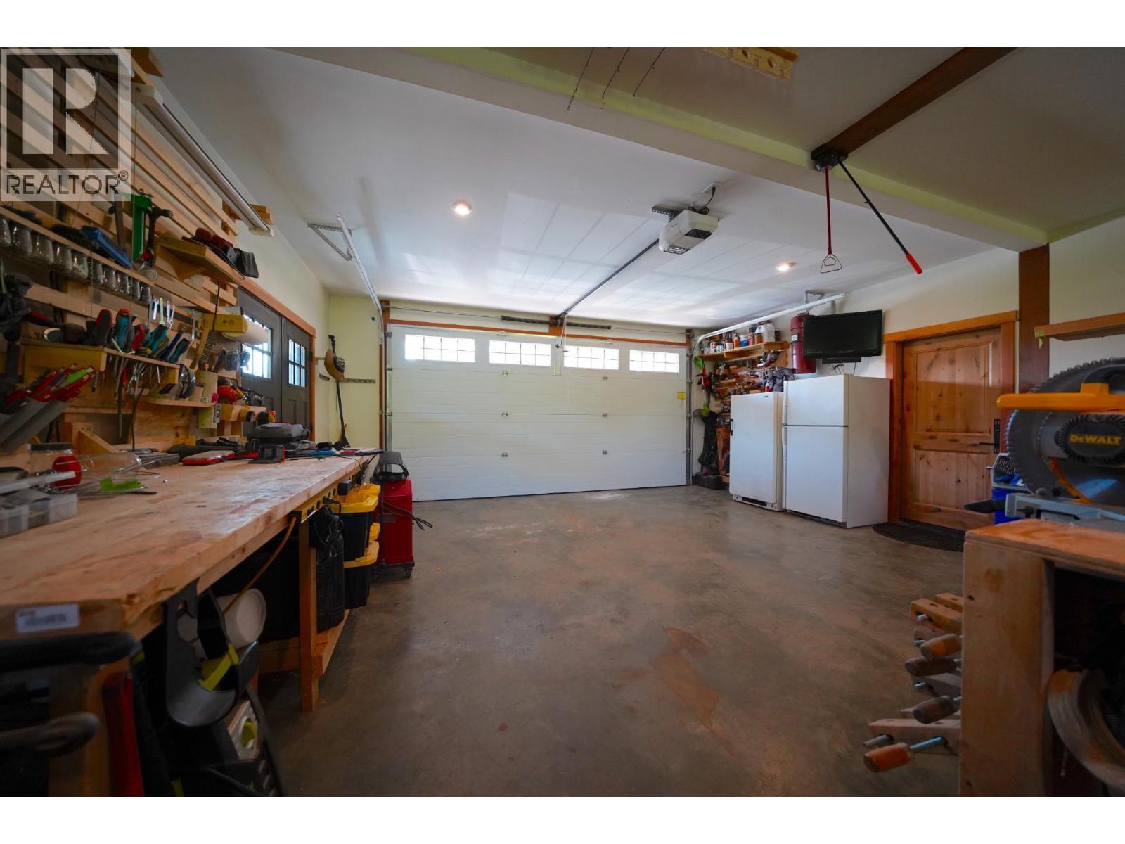 26 Birchgrove Bend, Kaslo, BC - Indoor Photo Showing Garage