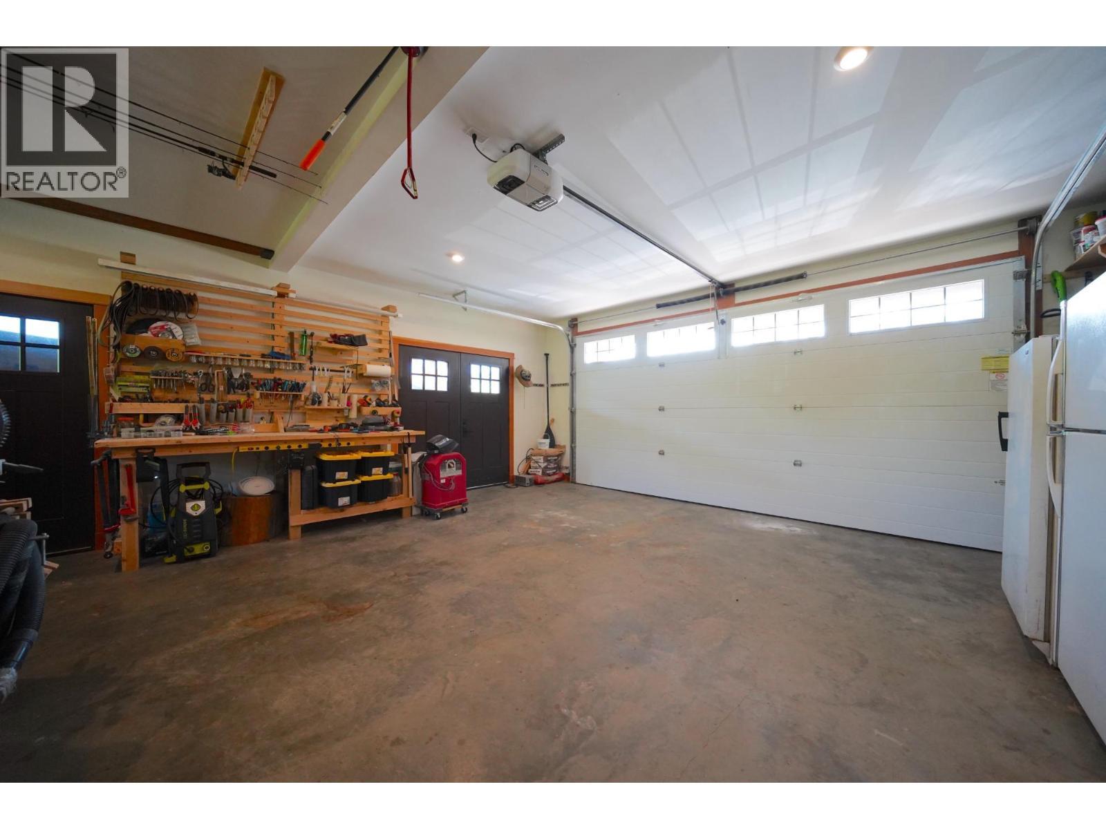 26 Birchgrove Bend, Kaslo, BC - Indoor Photo Showing Garage