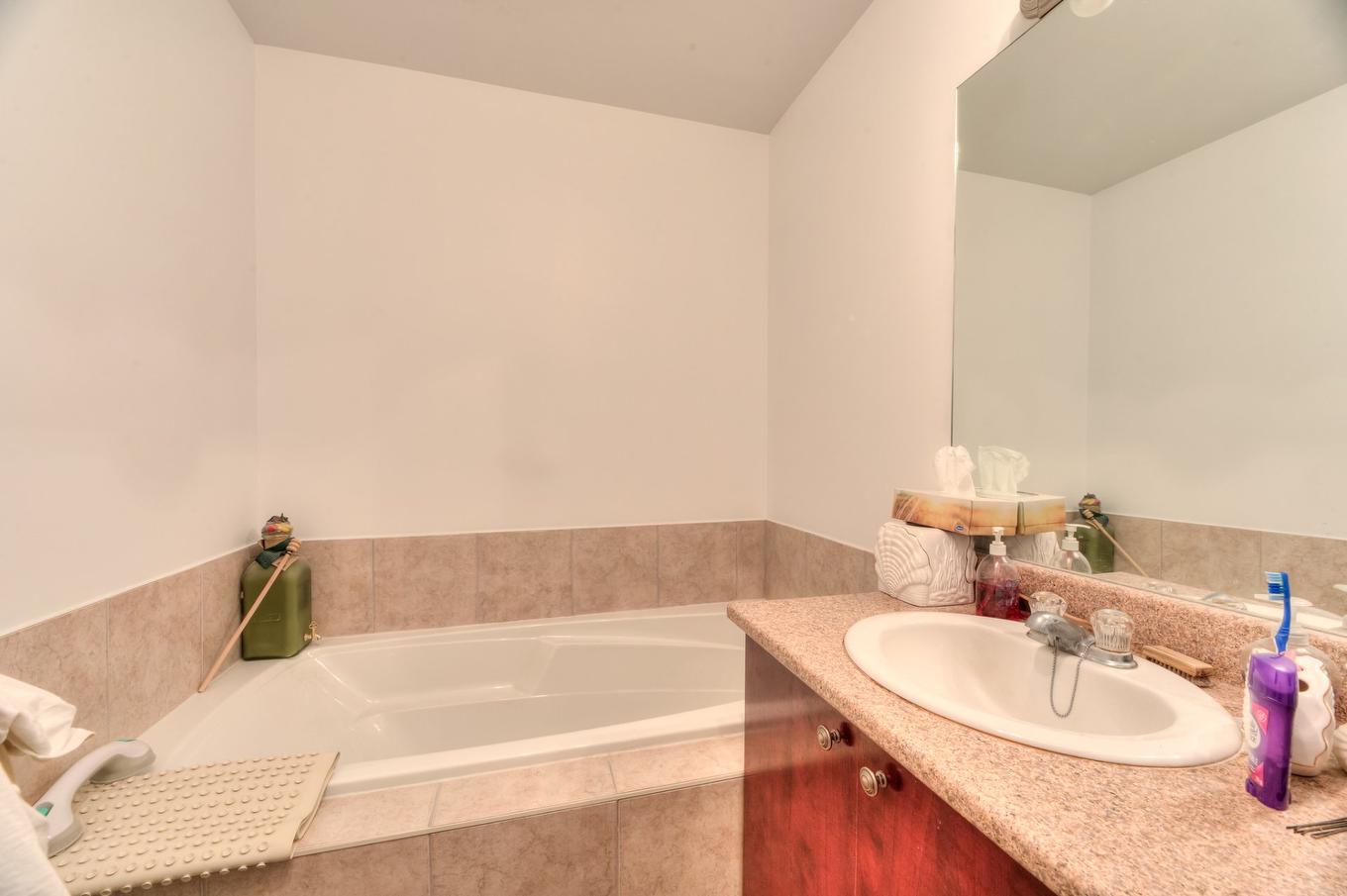 Salle de bains - 504-5220 Boul. Des Sources, Montréal (Pierrefonds-Roxboro), QC - Indoor Photo Showing Bathroom