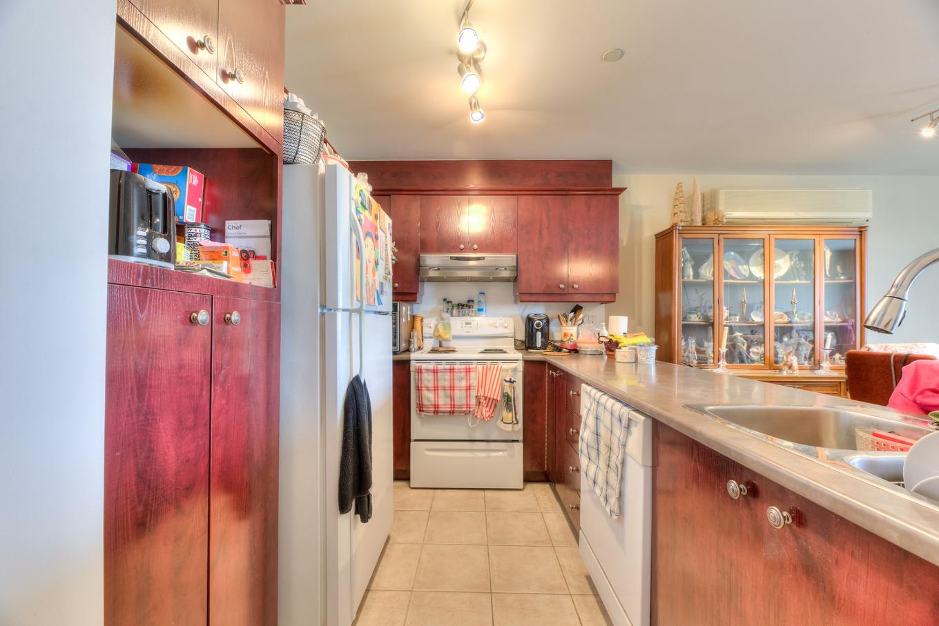 Cuisine - 504-5220 Boul. Des Sources, Montréal (Pierrefonds-Roxboro), QC - Indoor Photo Showing Kitchen With Double Sink
