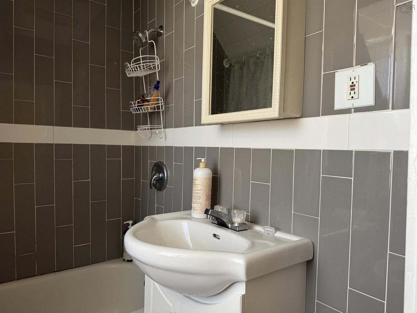 211 Bay Street, Sydney, NS