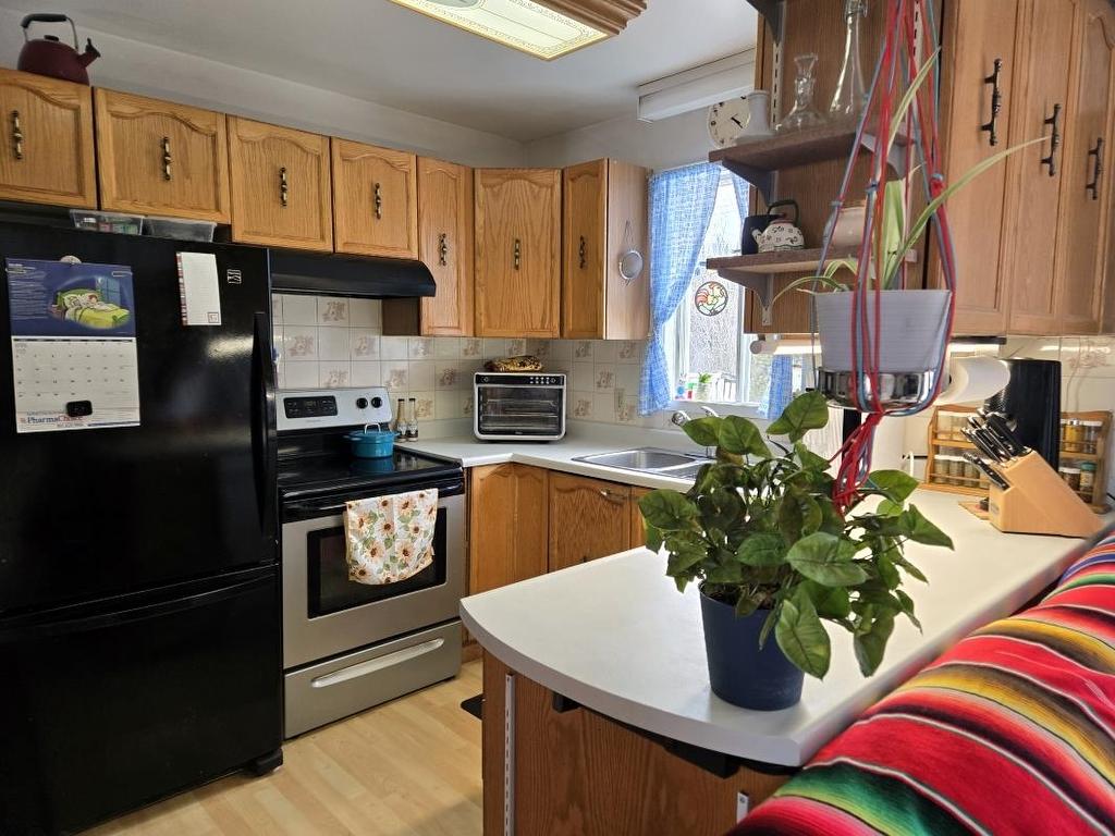 4 Fisher Ave, Manitouwadge, ON