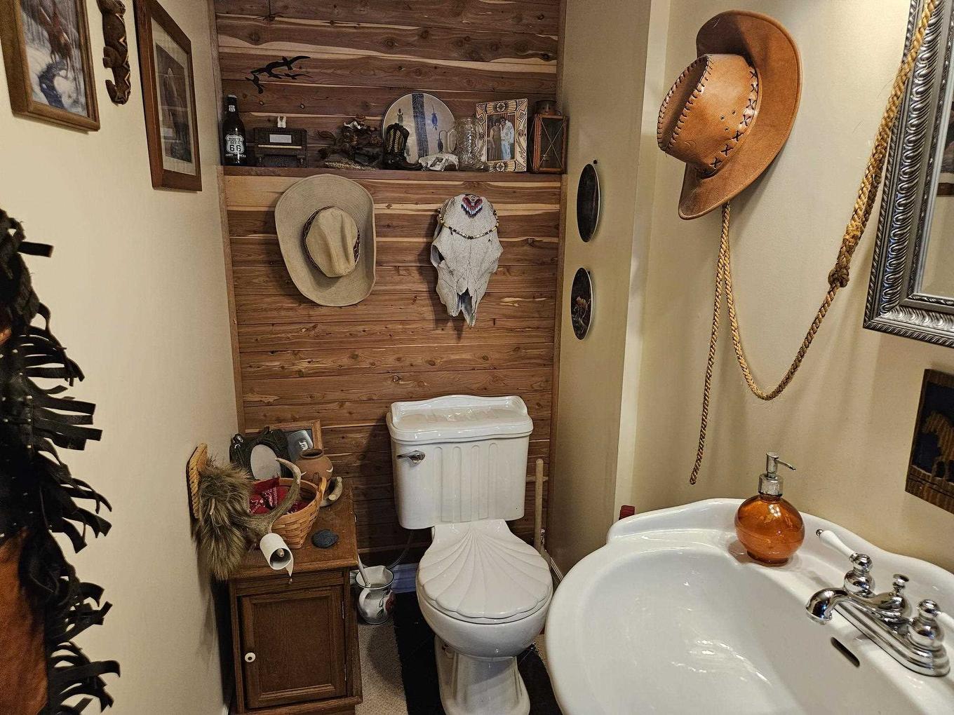 4 Fisher Ave, Manitouwadge, ON