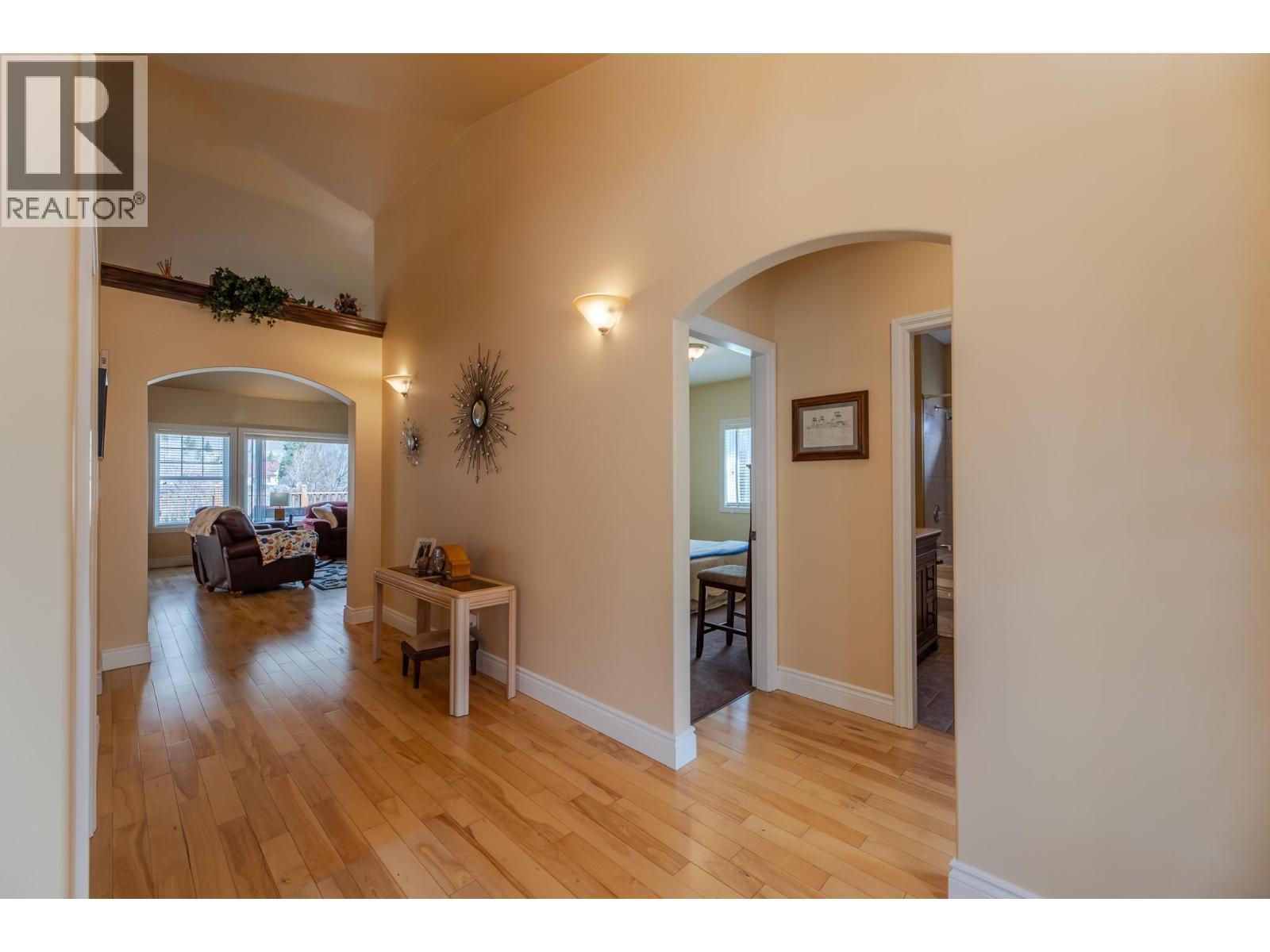 Foyer - 3210 / 3208 Cory Road, Keremeos, BC