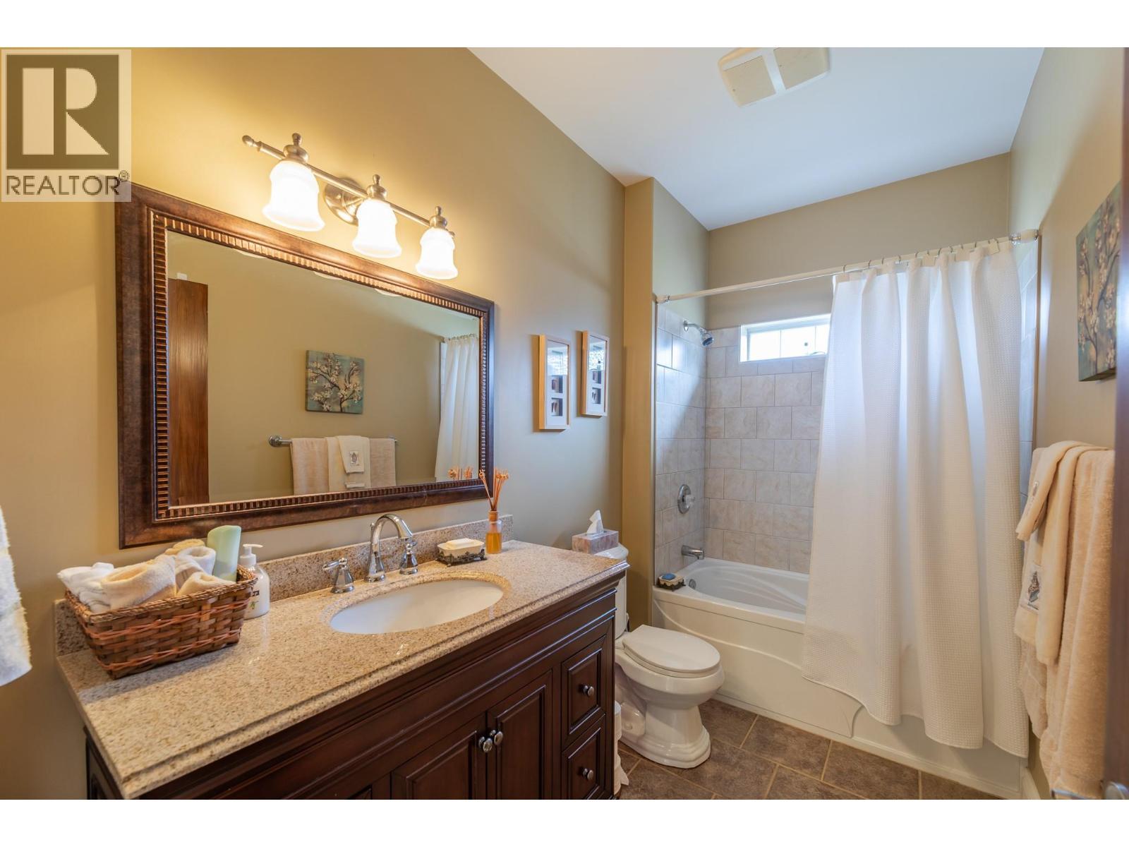 Main bathroom - 3210 / 3208 Cory Road, Keremeos, BC