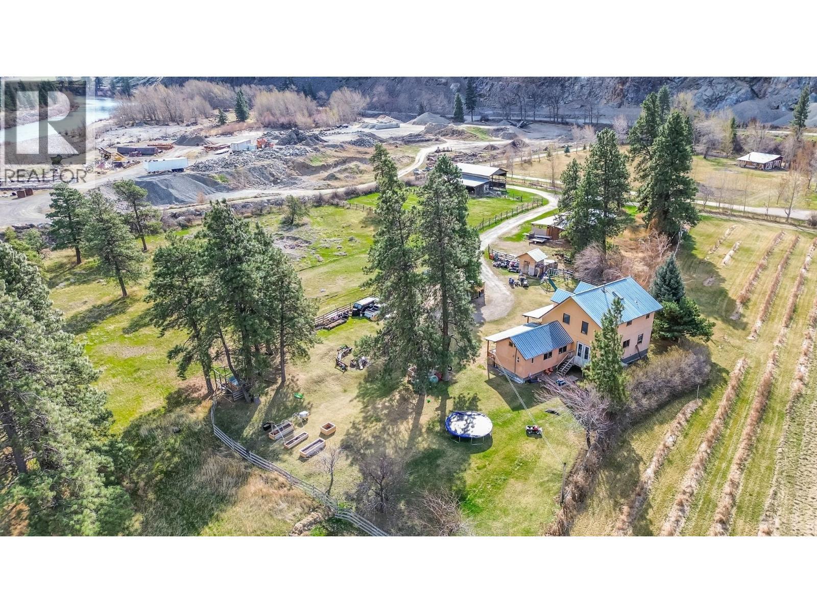 Rental home - 3210 / 3208 Cory Road, Keremeos, BC